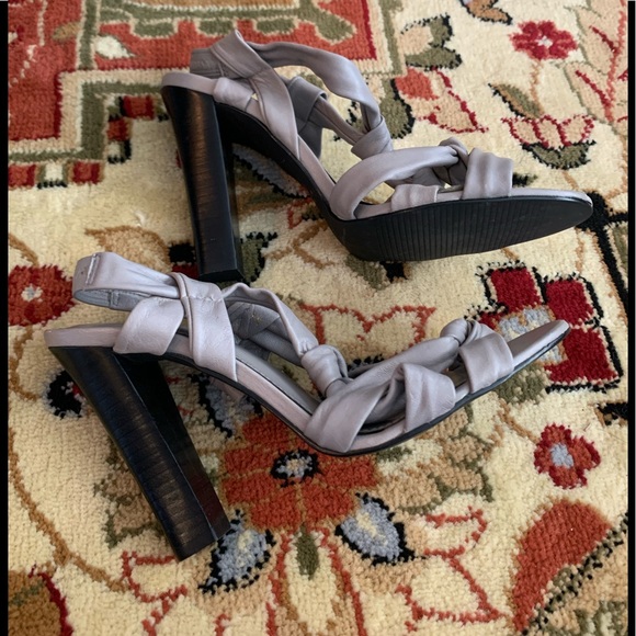 🌹4/$30 COLIN STUART leather strappy sandals - Picture 2 of 9